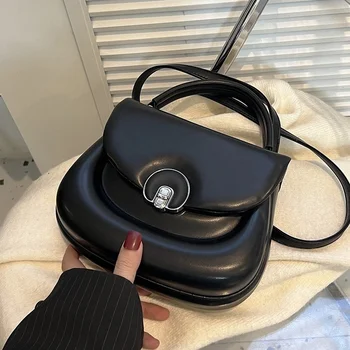 Çok yönlü Küçük Zarif ve Saf Renk tasarımcı çantası Retro Taşınabilir Kare 2023 Yeni Sıcak Çantalar ve Çanta Domuz Lüks Çanta